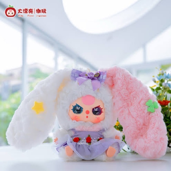 LILY RABBITTOWN V4 LIVE SHOW LISTING - Picture 1 of 2